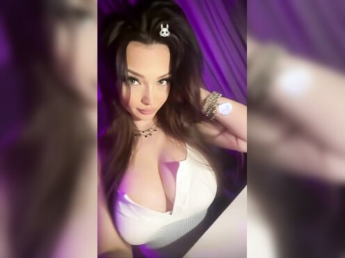 Brunette Girl show boobs