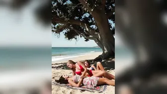 beach mom daughter